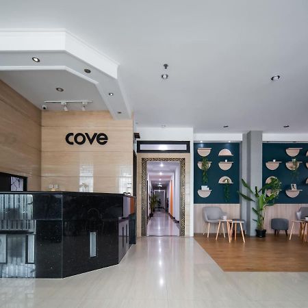 Cove Taman Apart otel Cakarta Dış mekan fotoğraf