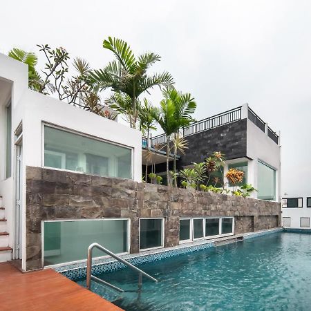 Cove Taman Apart otel Cakarta Dış mekan fotoğraf