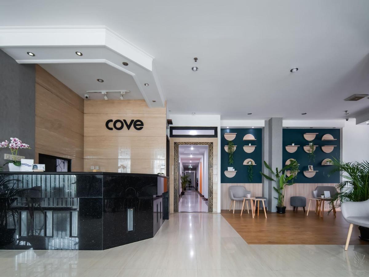 Cove Taman Apart otel Cakarta Dış mekan fotoğraf