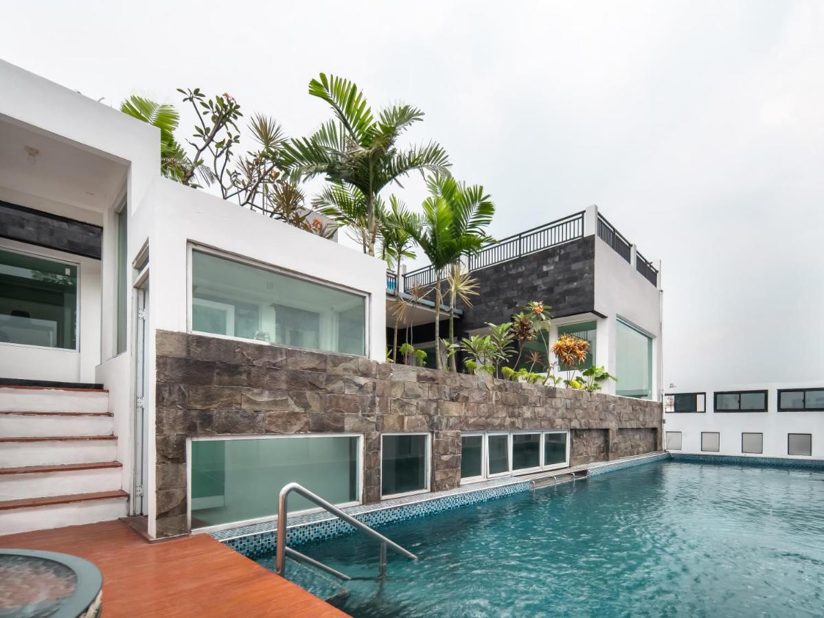 Cove Taman Apart otel Cakarta Dış mekan fotoğraf